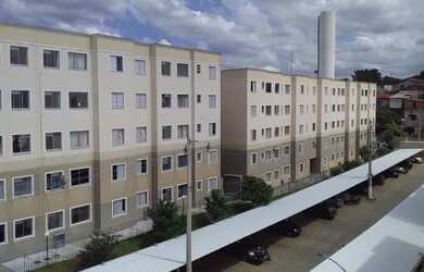 Imagem: O apartamento possui 2 Dormitórios, 1 Banheiro, 1 Vaga na garagem