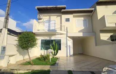 Imagem: A casa em condomínio possui 3 Dormitórios, 2 Banheiros, 2