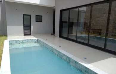 Imagem: A casa em condomínio e possui 3 Dormitórios, Suítes, 3 Banheiros