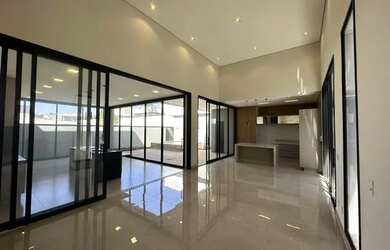 Imagem: A casa em condomínio possui 4 Dormitórios, 5 Banheiros, 4