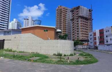 Imagem: A casa possui 3 Dormitórios, 4 Banheiros, 3 Vagas na garagem