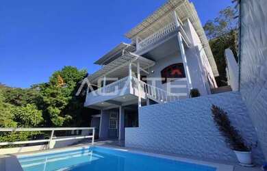 Imagem: A casa em condomínio possui 4 Dormitórios, 5 Banheiros, 2