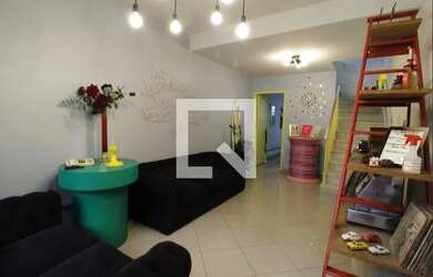 Imagem: A casa possui 2 Dormitórios, 2 Banheiros, 1 Vaga na garagem