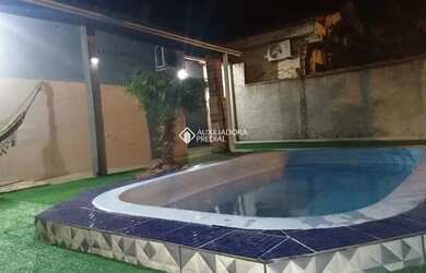 Imagem: A casa possui 5 Dormitórios, 1 Banheiro, 2 Vagas na garagem