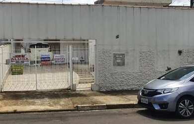Imagem: O depósito possui 2 Vagas na garagem, 158m² de Área e está