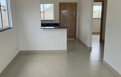 Imagem: A casa possui 2 Dormitórios, 2 Banheiros, 1 Vaga na garagem