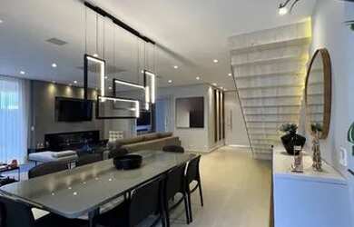 Imagem: A casa em condomínio possui 4 Dormitórios, 5 Banheiros e 450m²