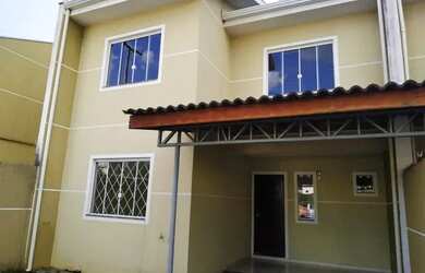 Imagem: A casa possui 3 Dormitórios, 1 Banheiro, 1 Vaga na garagem