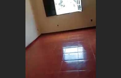 Imagem: A casa possui 2 Dormitórios, 2 Banheiros, 1 Vaga na garagem