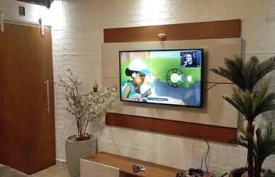 Imagem: A casa possui 2 Dormitórios, 2 Banheiros, 2 Vagas na garagem