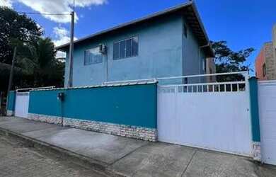 Imagem: A casa possui 2 Dormitórios, 2 Banheiros, 3 Vagas na garagem