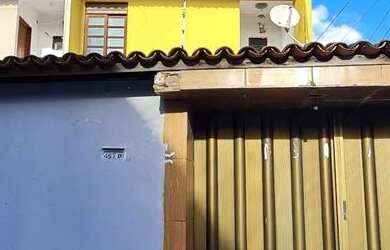 Imagem: A casa possui 3 Dormitórios, 2 Banheiros, 1 Vaga na garagem