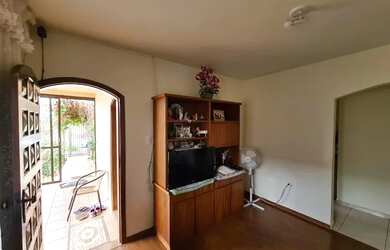 Imagem 3: Casa com 4 dormitórios - venda por R$ 700.000 ou aluguel por R$ 2.200/mês...