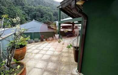 Imagem: A casa em condomínio possui 4 Dormitórios, 5 Banheiros, 3