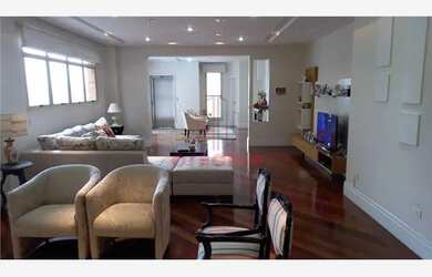 Imagem: O apartamento possui 1 Dormitório, 4 Banheiros, 3 Vagas na