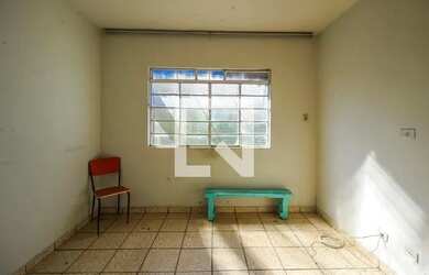 Imagem: A casa possui 2 Dormitórios, 2 Banheiros, 1 Vaga na garagem