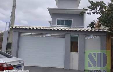 Imagem: A casa possui 3 Dormitórios, 3 Banheiros, 2 Vagas na garagem