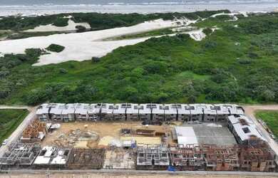 Imagem: A casa em condomínio possui 4 Dormitórios, 5 Banheiros, 2