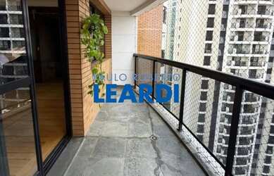 Imagem: O apartamento possui 3 Dormitórios, 5 Banheiros, 3 Vagas na