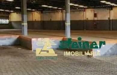 Imagem: O depósito possui 5 Vagas na garagem e 4800m² de Área e está