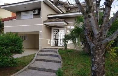 Imagem: A casa em condomínio possui 3 Dormitórios, 1 Banheiro, 2 Vagas