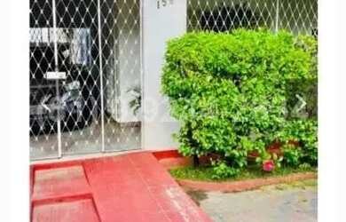 Imagem: A casa possui 3 Dormitórios, 2 Banheiros, 5 Vagas na garagem