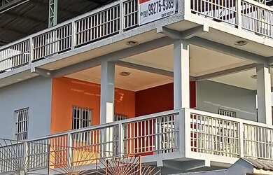 Imagem: A casa possui 4 Dormitórios, 5 Banheiros, 4 Vagas na garagem