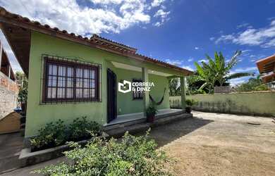 Imagem: A casa possui 2 Dormitórios, 2 Banheiros, 3 Vagas na garagem