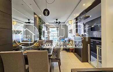 Imagem: O apartamento possui 2 Dormitórios, 2 Banheiros, 1 Vaga na