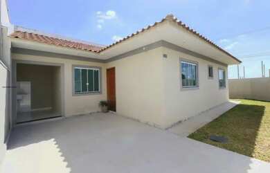 Imagem: A casa possui 3 Dormitórios, 1 Banheiro, 2 Vagas na garagem