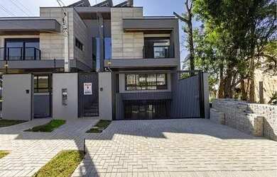 Imagem: A casa possui 3 Dormitórios, 4 Banheiros, 4 Vagas na garagem