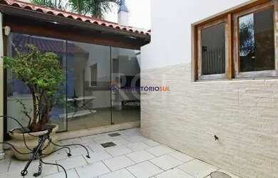 Imagem 6: Casa em Porto Alegre, no bairro Hípica, com 3 dormitório s , e 3 banheiros,...