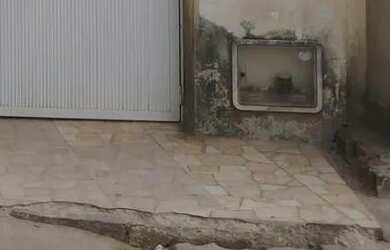 Imagem: A casa possui 1 Dormitório, 1 Banheiro, 1 Vaga na garagem