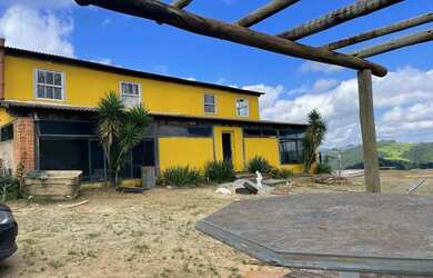 Imagem: A fazenda possui 200m² de Área e está localizado em Ouro