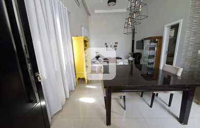 Imagem: A casa possui 3 Dormitórios, 3 Banheiros, 3 Vagas na garagem