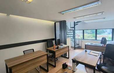 Imagem: O depósito possui 1 Vaga na garagem e 51m² de Área e está