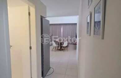 Imagem: O apartamento possui 1 Dormitório, 1 Banheiro, 1 Vaga na garagem