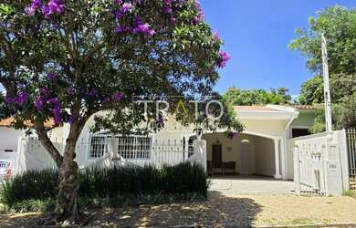 Imagem: A casa possui 3 Dormitórios, 4 Banheiros, 4 Vagas na garagem