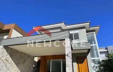 Imagem: A casa em condomínio possui 3 Dormitórios, 3 Banheiros, 2