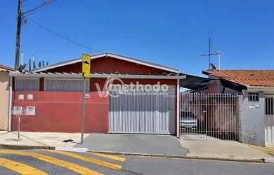 Imagem: A casa possui 3 Dormitórios, 1 Banheiro, 5 Vagas na garagem