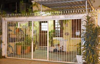 Imagem: A casa possui 2 Dormitórios, 2 Banheiros, 1 Vaga na garagem