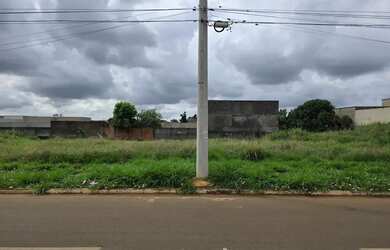 Imagem: O terreno à venda possui 360m² de Área e está localizado