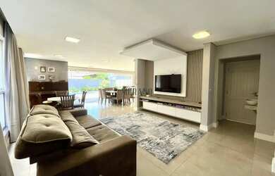 Imagem: A casa possui 3 Dormitórios, 3 Banheiros, 2 Vagas na garagem