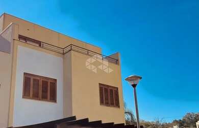 Imagem: A casa em condomínio possui 4 Dormitórios, 3 Banheiros, 2