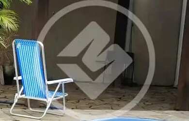 Imagem: A casa possui 5 Dormitórios, 2 Banheiros, 5 Vagas na garagem