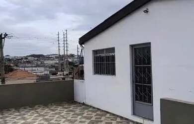 Imagem: A casa possui 2 Dormitórios, 1 Banheiro, 1 Vaga na garagem