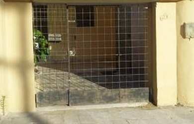 Imagem: A casa possui 2 Dormitórios e 100m² de Área e está localizado