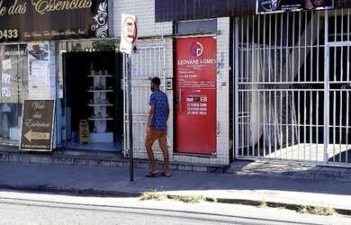 Imagem: O depósito possui 2 Vagas na garagem, 180m² de Área e está