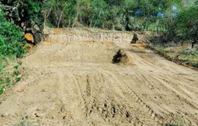 Imagem: O terreno possui 964m² de Área e está localizado em Loteamento