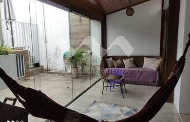 Imagem: A casa em condomínio possui 3 Dormitórios, 1 Banheiro, 2 Vagas